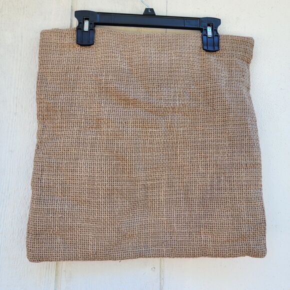 Crate & Barrel Chaparral linen Blend Woven 18x18 Brown (hay) pillow cover - Picture 4 of 5